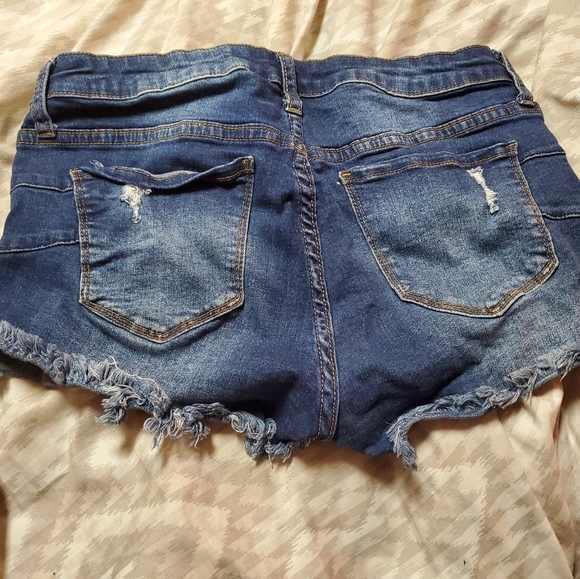Cut off shorts - Picture 3 of 3